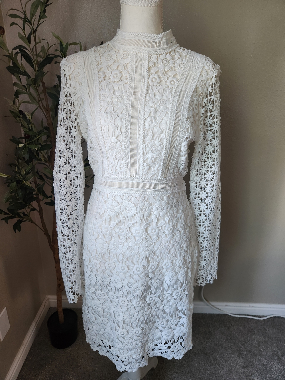 Women's White Long-Sleeve Lace Midi Dress